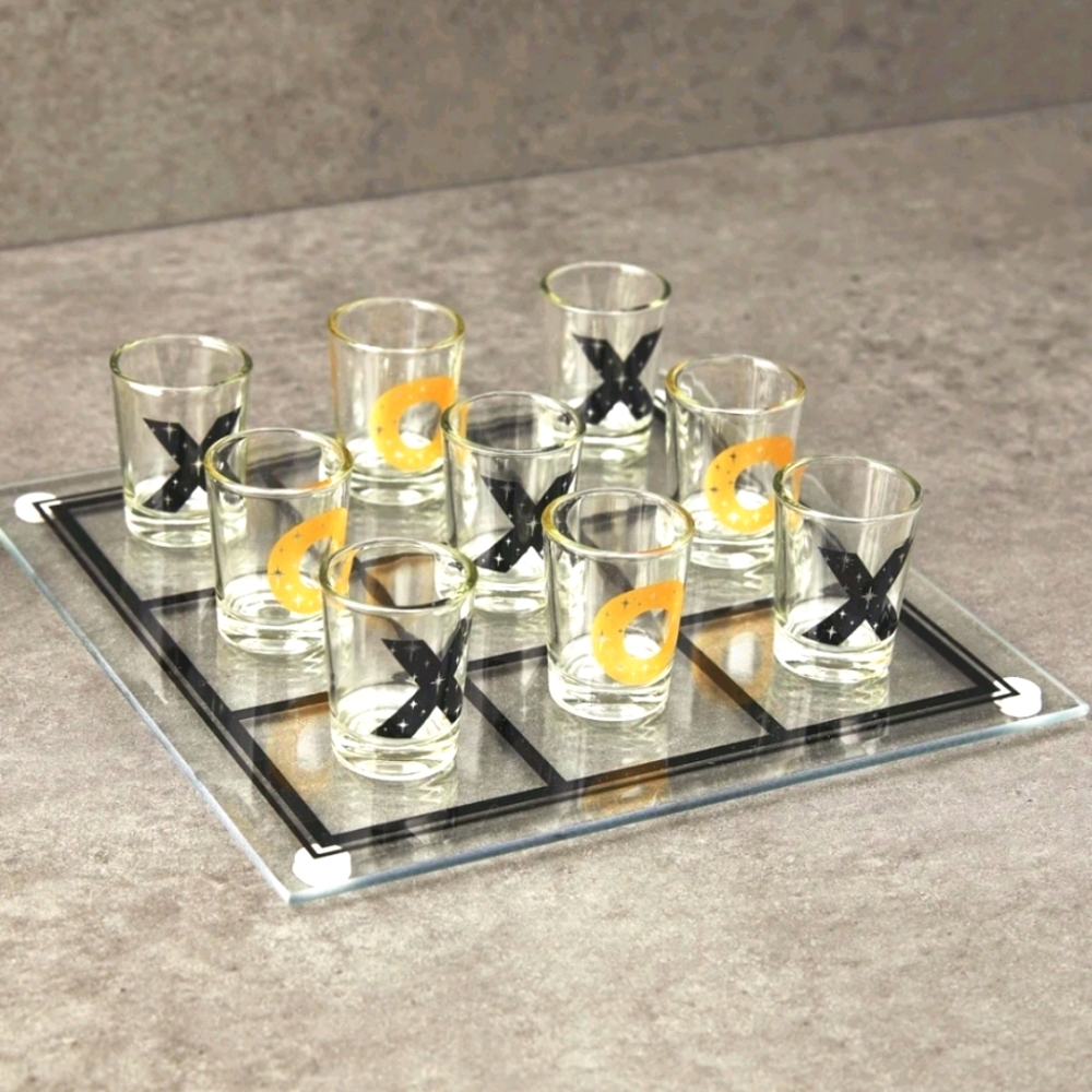 NIB Chic & Tonic Drink-Tac-Toe Glass Set
